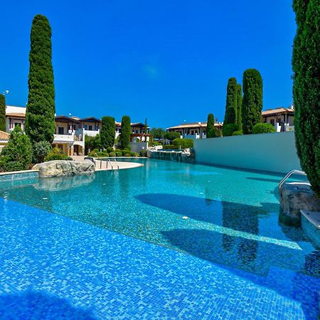 2 Bedroom Apartment Assia With Communal Pool, Aphrodite Hills Resort Kouklia Esterno foto