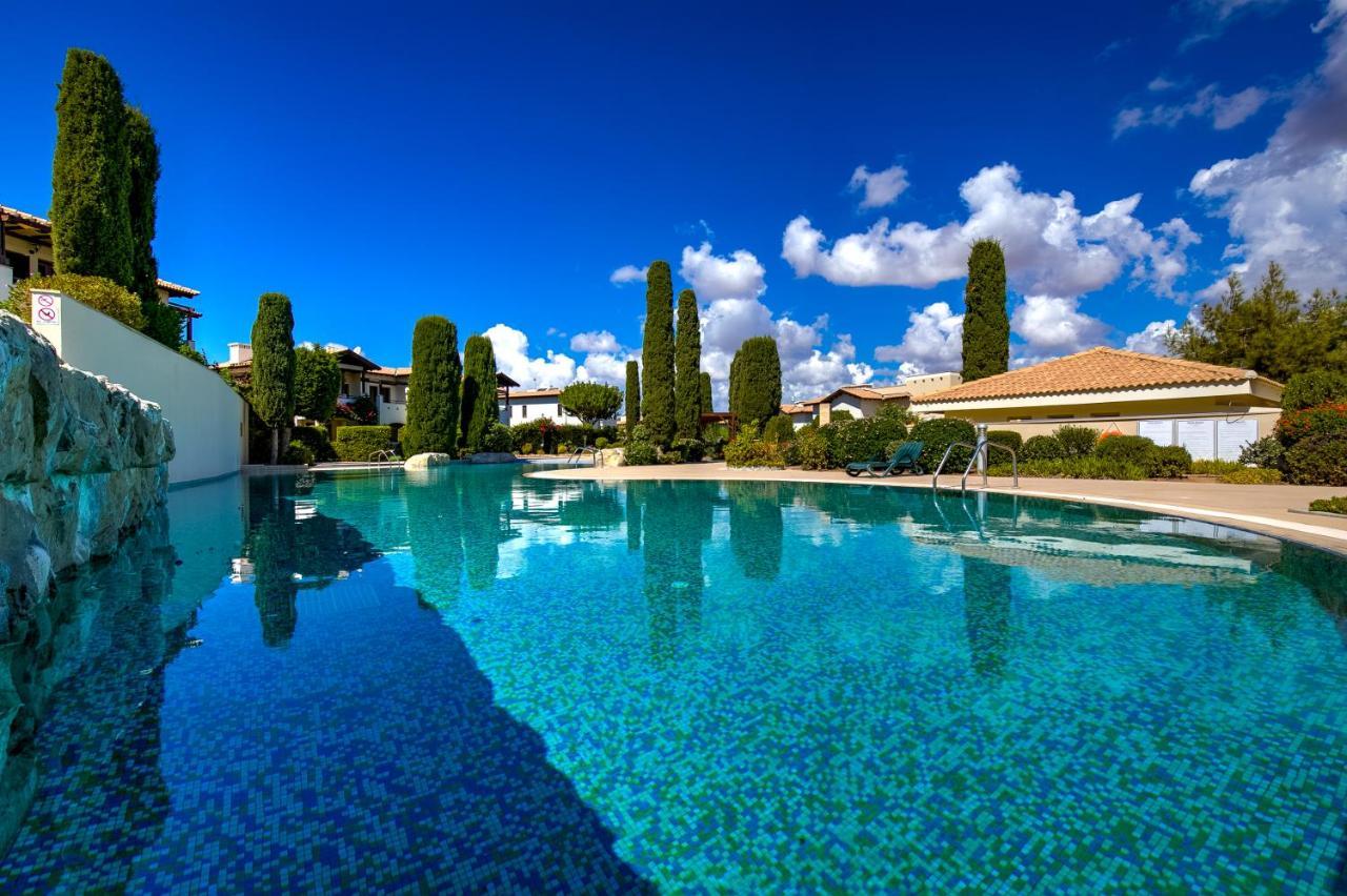 2 Bedroom Apartment Assia With Communal Pool, Aphrodite Hills Resort Kouklia Esterno foto