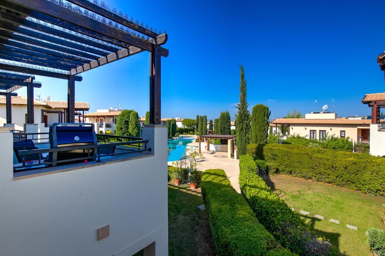 2 Bedroom Apartment Assia With Communal Pool, Aphrodite Hills Resort Kouklia Esterno foto