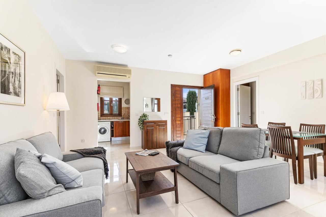 2 Bedroom Apartment Assia With Communal Pool, Aphrodite Hills Resort Kouklia Esterno foto