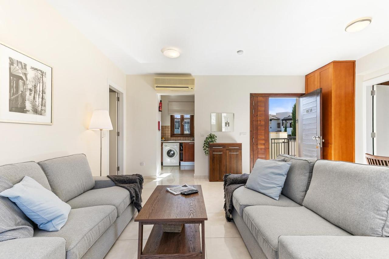 2 Bedroom Apartment Assia With Communal Pool, Aphrodite Hills Resort Kouklia Esterno foto