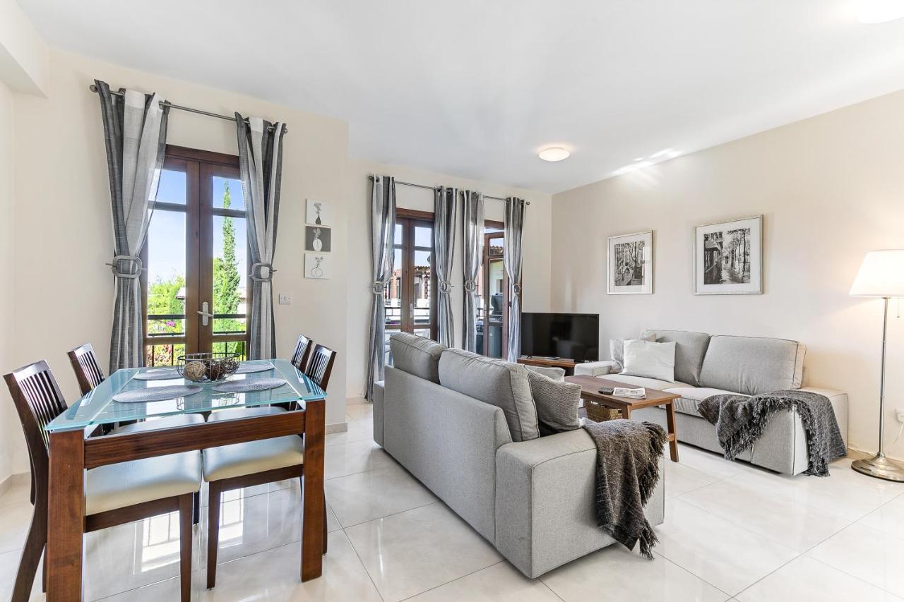 2 Bedroom Apartment Assia With Communal Pool, Aphrodite Hills Resort Kouklia Esterno foto