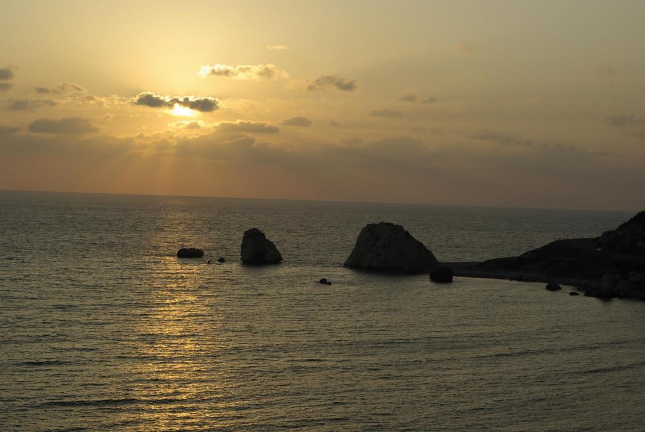 2 Bedroom Apartment Assia With Communal Pool, Aphrodite Hills Resort Kouklia Esterno foto